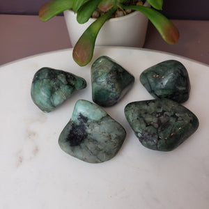 Emerald Tumbled 1.5-2 Inch