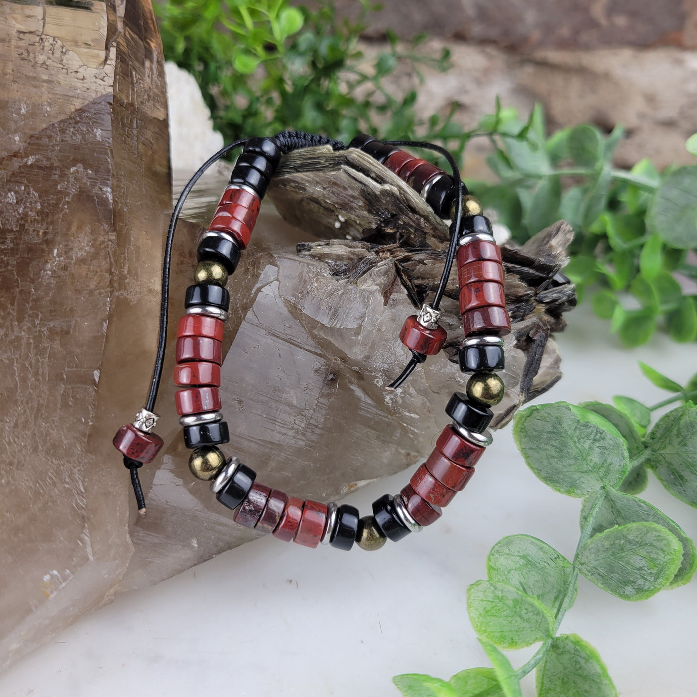 "Energy, Stamina & Perseverance" Red Agate & Black Onyx Unisex Bracelet - Artisan Made