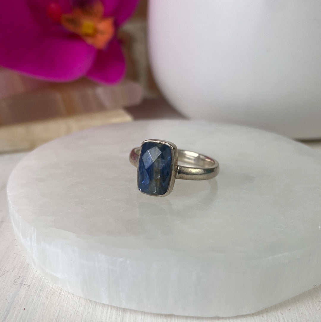 Kyanite Rectangle Cut sterling silver Ring