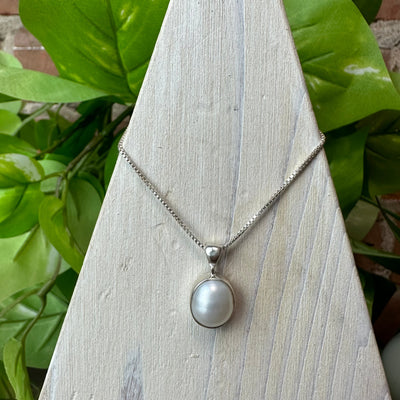 Pearl Bezel Oval Sterling Silver Pendant (stone: 0.5")