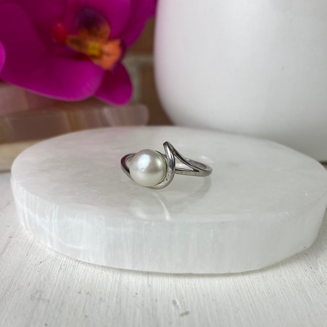Pearl Ring .25" with sterling silver Wave Sized Band