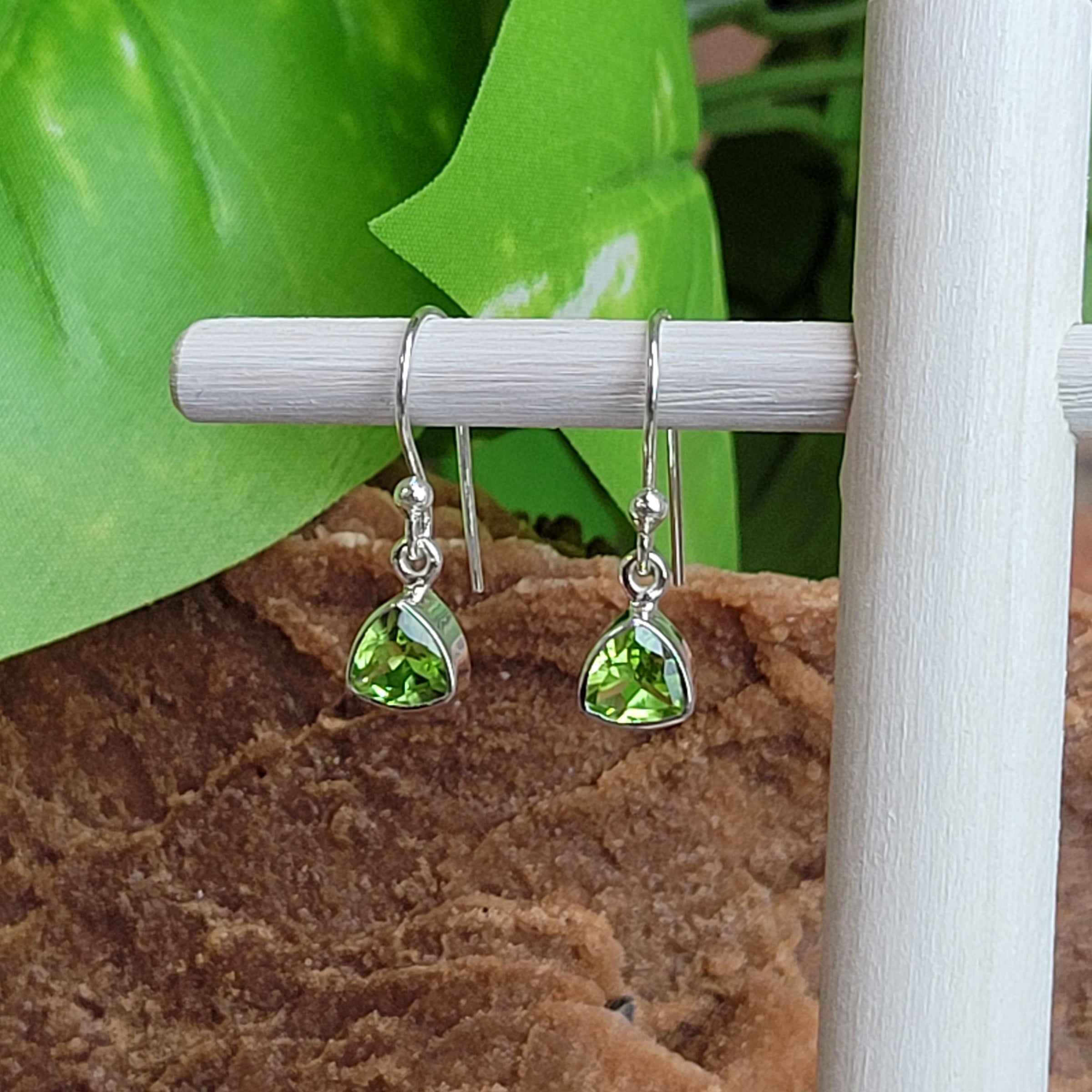 Peridot Faceted Freeform Dangle Earring sterling silver .25" Gemstone