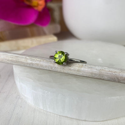 Peridot Round Cut sterling silver Prong Ring
