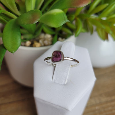 Purple Garnet Freeform sterling silver Bezel Ring (Stone: 0.25")